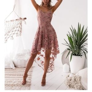 Saskia High Low rose embroidery size 8 (Large)